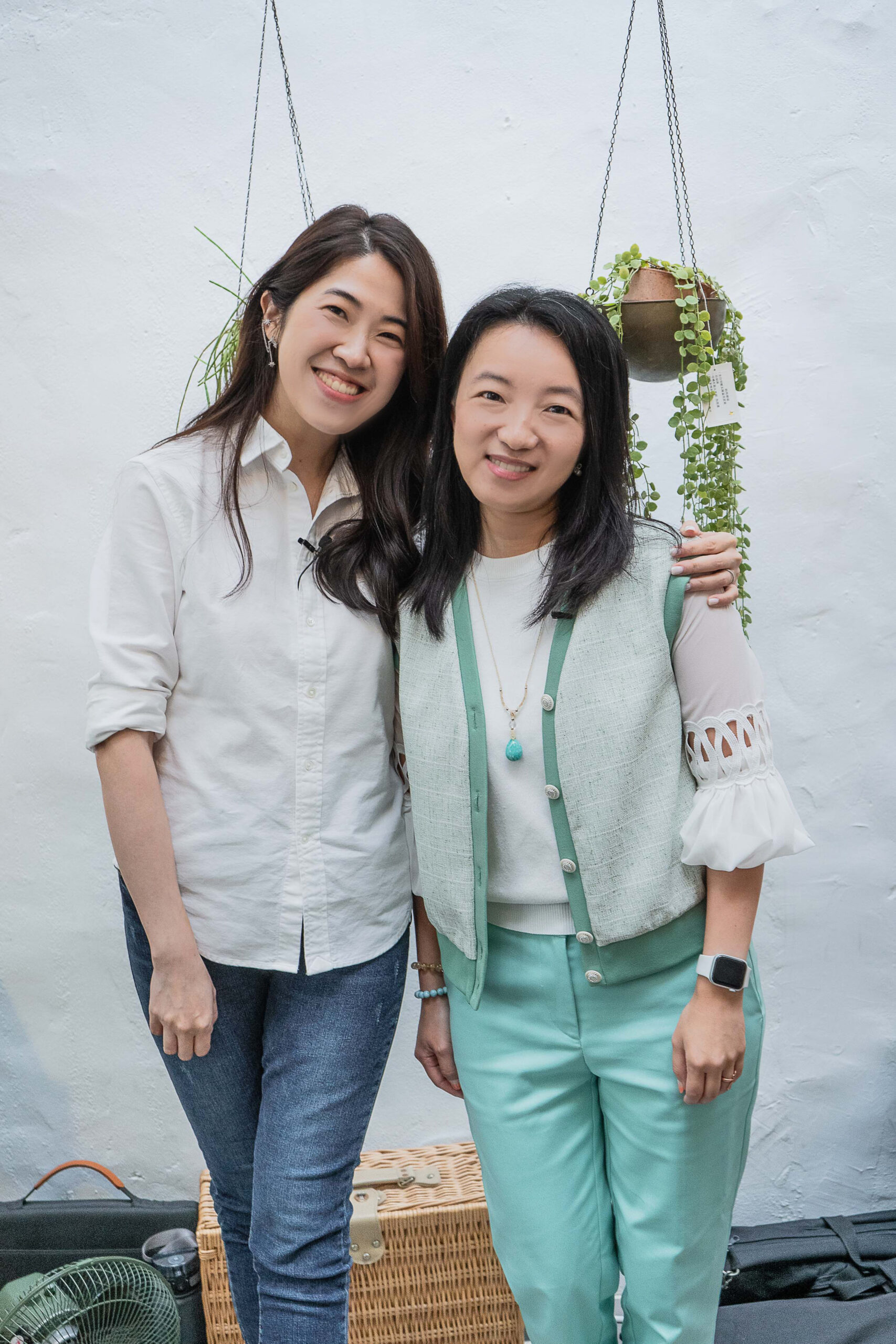 AmyQ 與動物溝通師 Leslie 合影